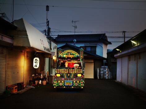 Dekotora : au Japon, pleins phares sur ces camions décorés de mille feux