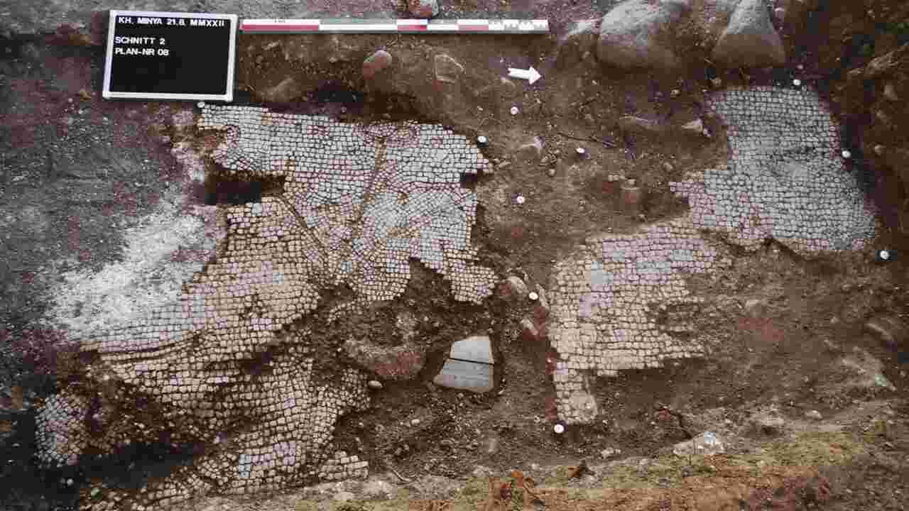 Des archéologues découvrent des mosaïques anciennes sur le rivage de la mer de Galilée