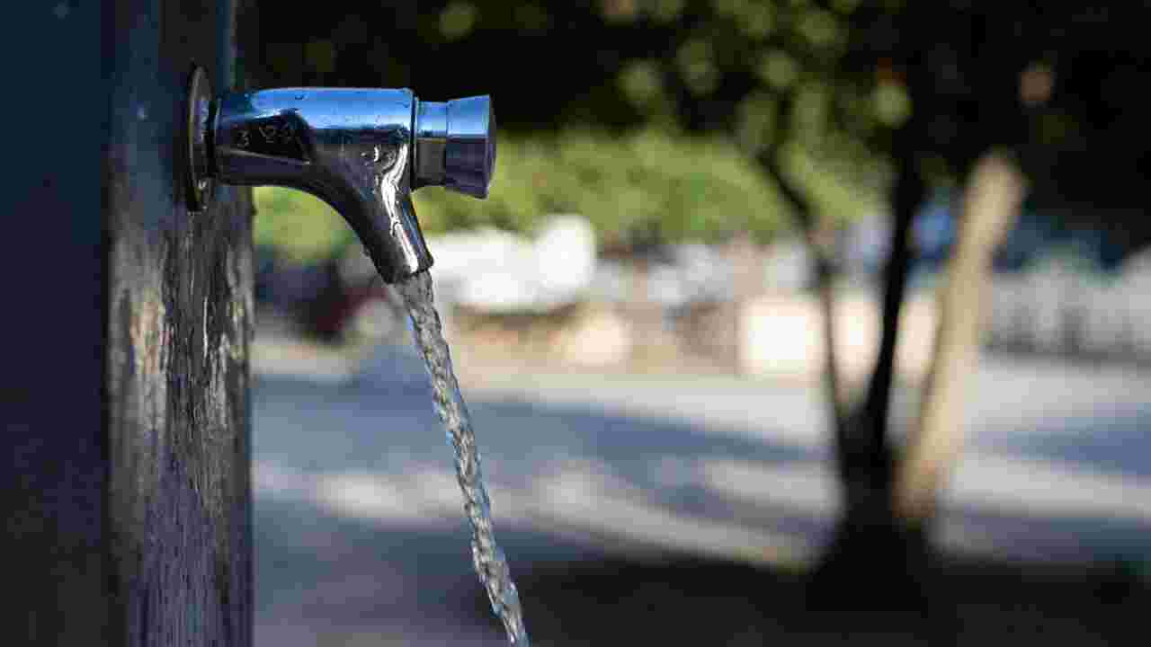 Sécheresse : le gouvernement envisage des restrictions d'eau dès la fin de l'année pour anticiper l'été