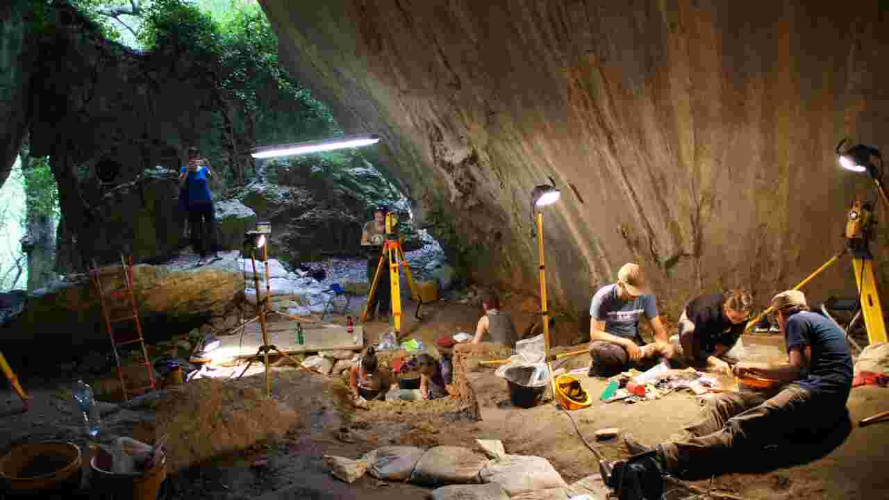 Une sépulture de nourrisson vieille de 10.000 ans démontre l'utilisation de porte-bébés à la préhistoire