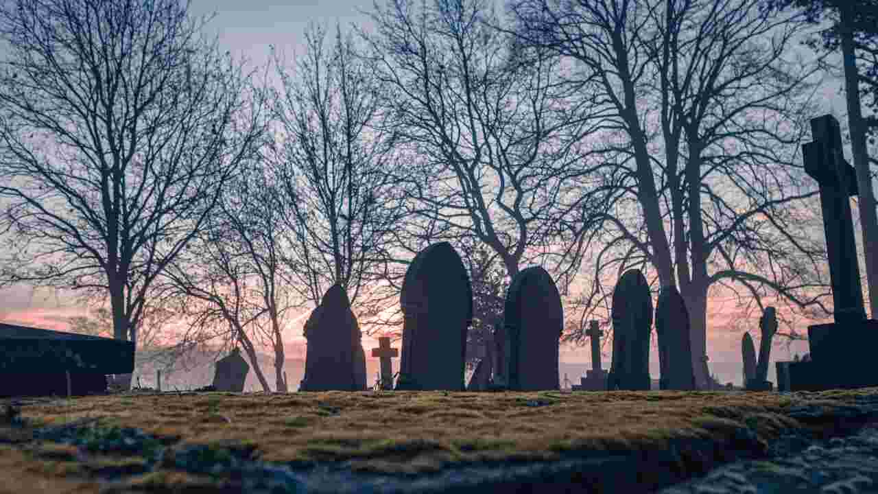 Pourquoi les corps ne se décomposent-ils plus aussi vite qu'avant dans les cimetières ?