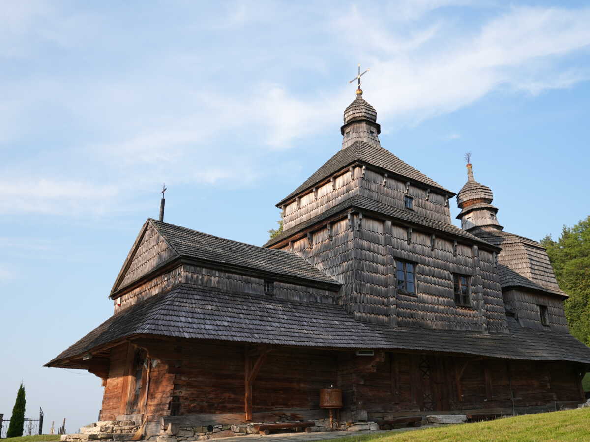 En Ukraine, la résilience des tserkva, églises en bois séculaire