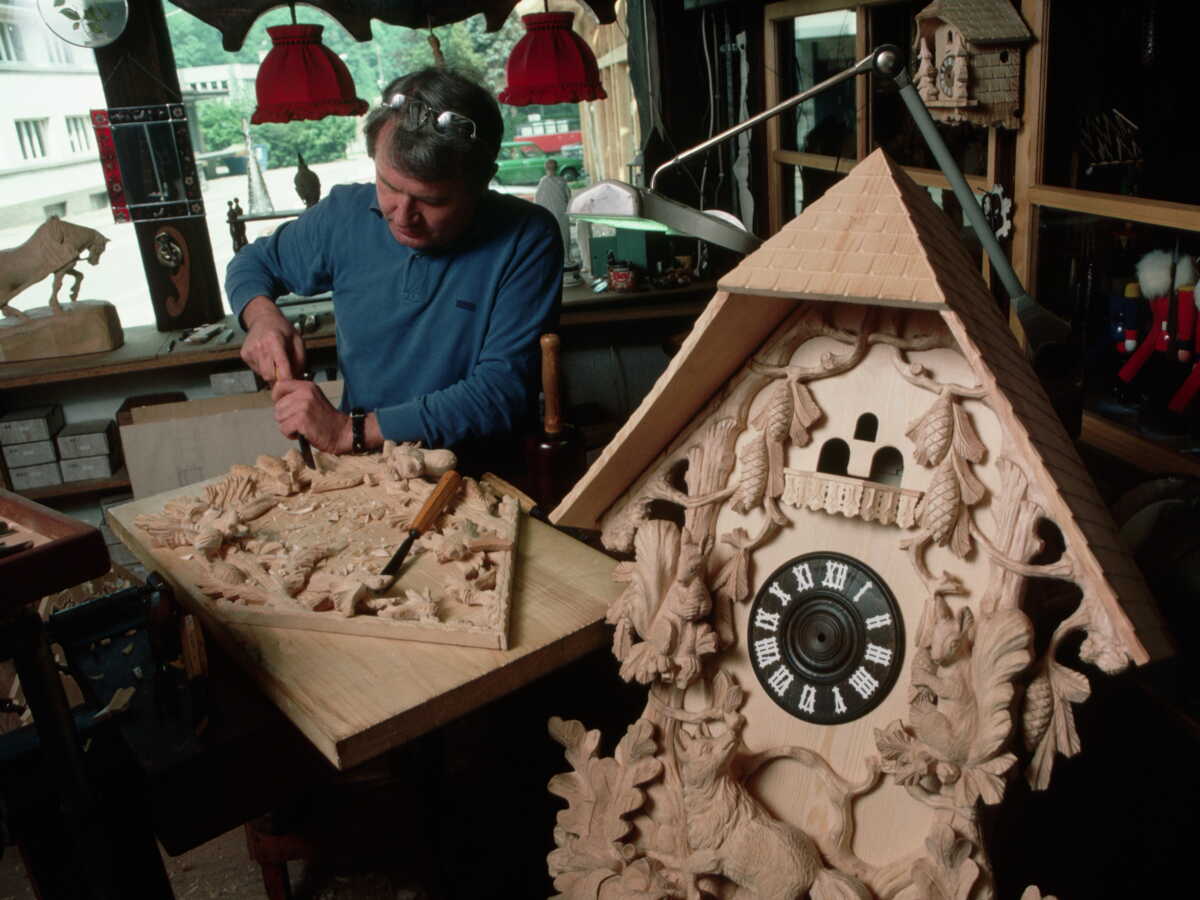 Au coeur de la Forêt-Noire, en Allemagne, l'incroyable renaissance des horloges à coucou