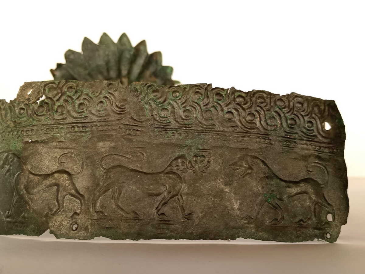 Enterrement royal ou symbole de chute? Le diadème inversé de la noble du lac Copaïs