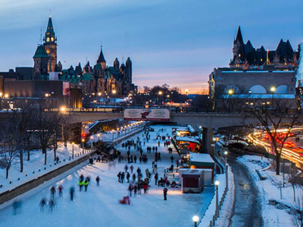 À Ottawa, la plus grande patinoire naturelle du monde rouvre sur le canal Rideau