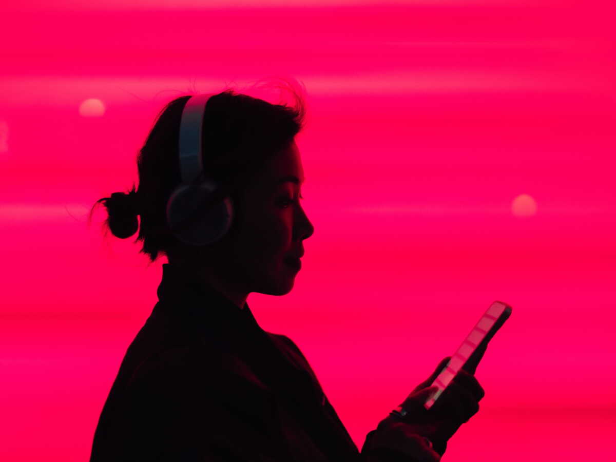 Révolution dans nos oreilles: les écouteurs, nouvelle frontière de l'IA intégrée?