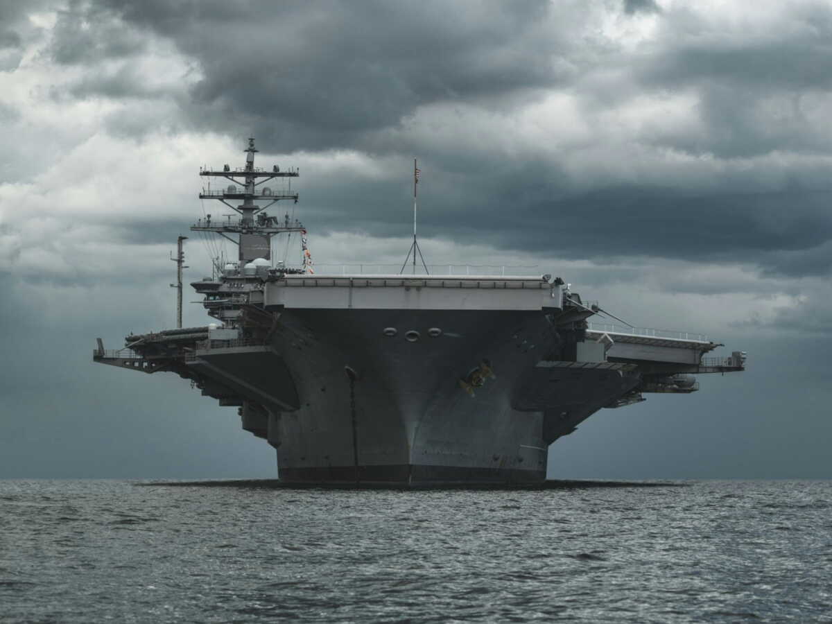 La mission discrète du super-porte-avions USS Abraham Lincoln dans les eaux revendiquées par la Chine