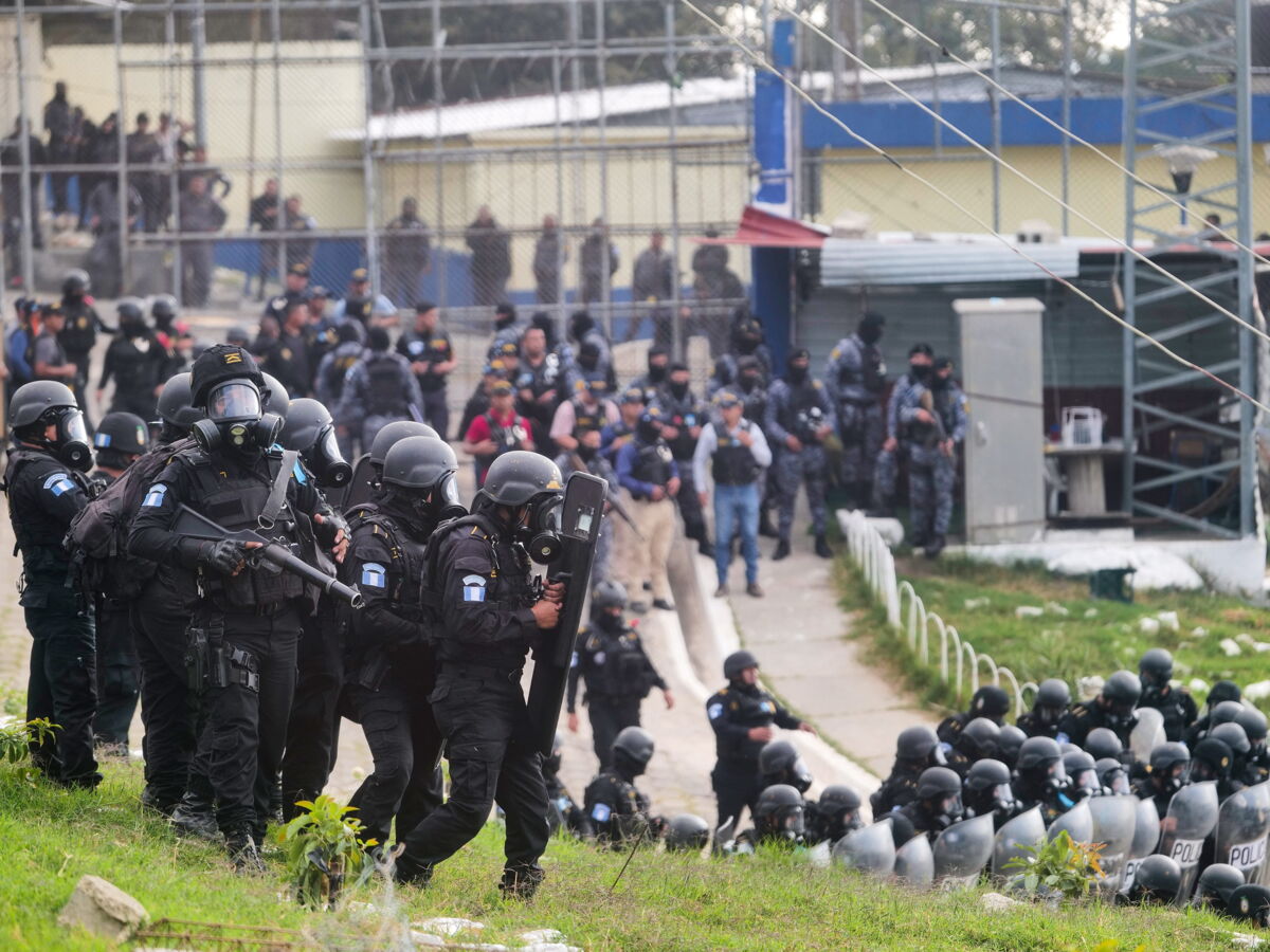 Meurtres et prises d'otages: le Guatemala déclare l'état de siège pour "reprendre le contrôle" de ses prisons