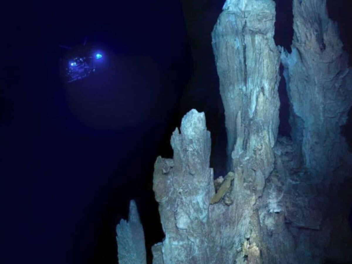 La "Cité perdue", un monde fantomatique découvert dans les profondeurs de l'océan Atlantique