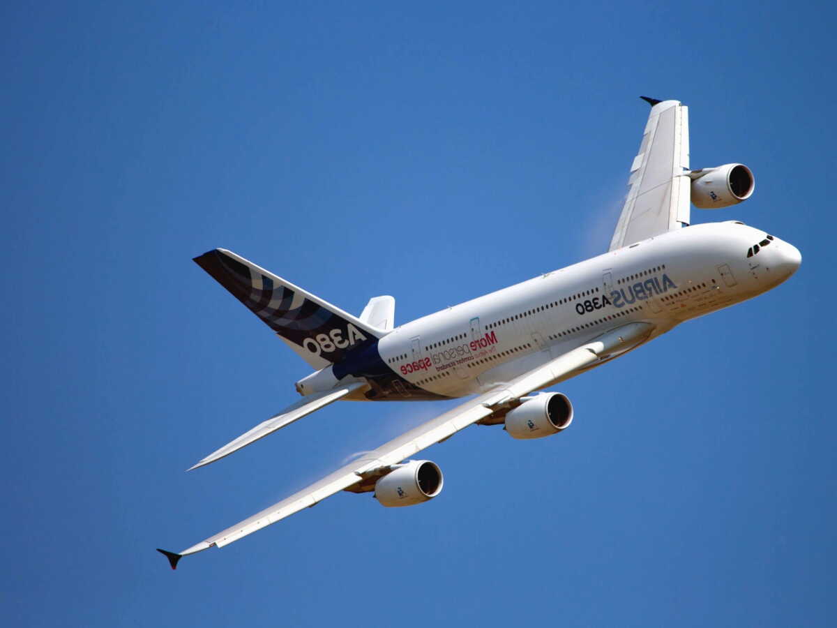 Il se faisait passer pour un pilote pour voyager gratuitement: une faille qui secoue l’aviation