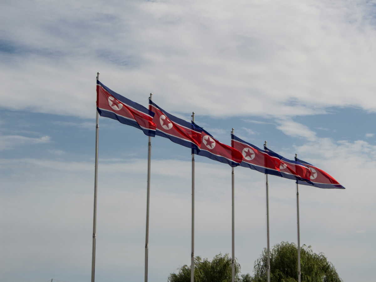 Kim Jong Un inaugure des logements pour les familles des "martyrs" tombés aux côtés de la Russie