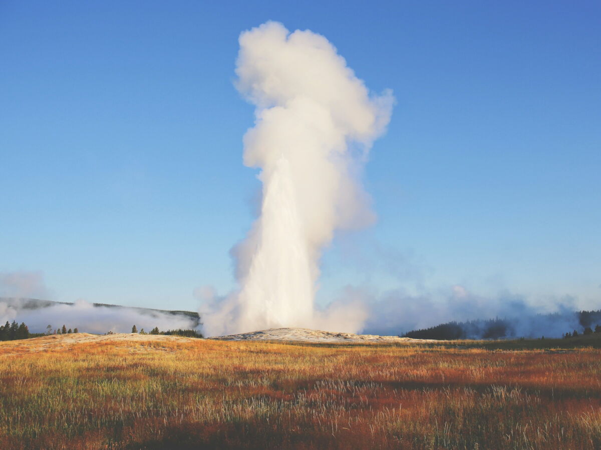 Comment l'analyse de la composition des geysers pourrait aider dans la recherche d'eau dans l'espace