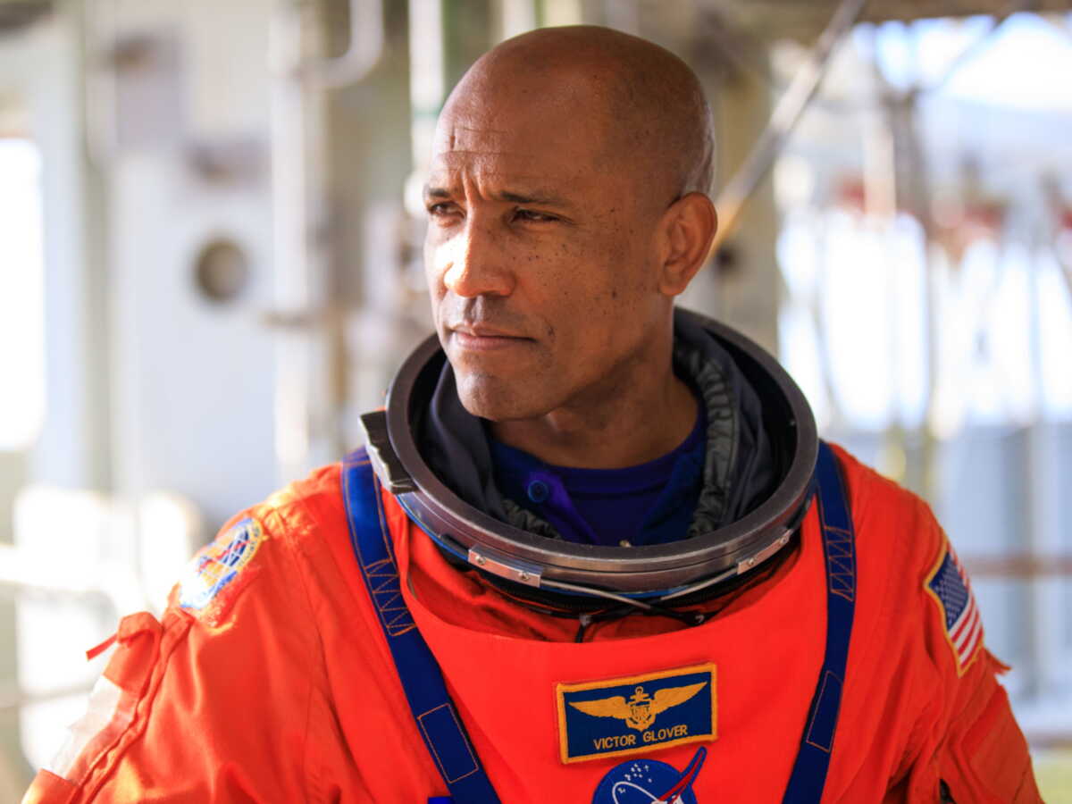 "Un véritable héros": Victor Glover en route pour devenir le premier astronaute noir de l'histoire à survoler la Lune