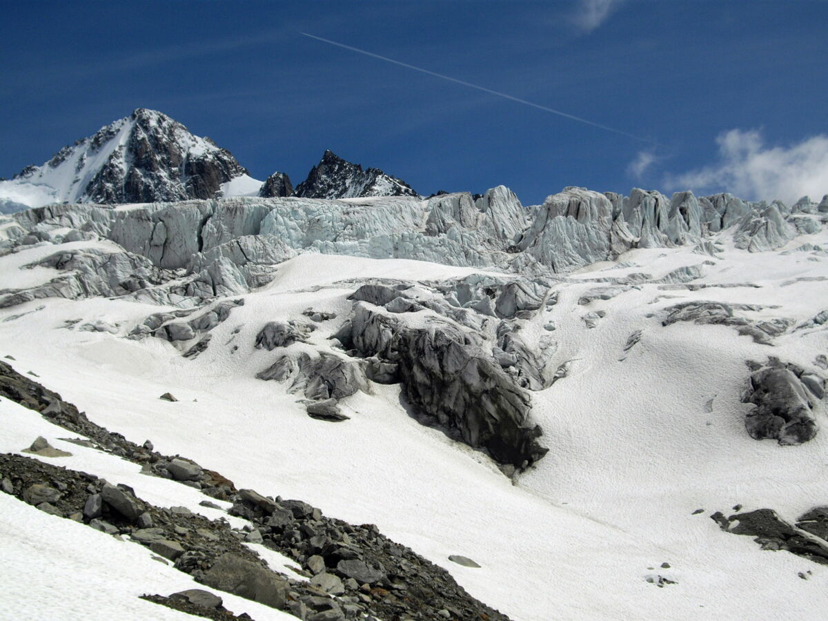 "Les glaciers sont dans un mauvais état", le glaciologue Christian Vincent alerte sur les risques d’origine glaciaire