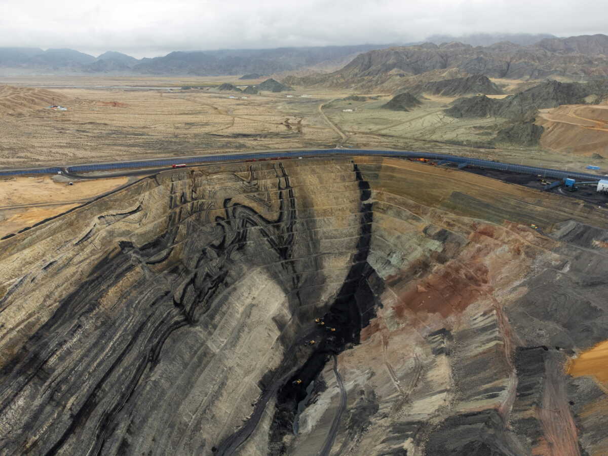 Des mines sans ingénieurs? La bataille invisible des terres rares entre Washington et Pékin