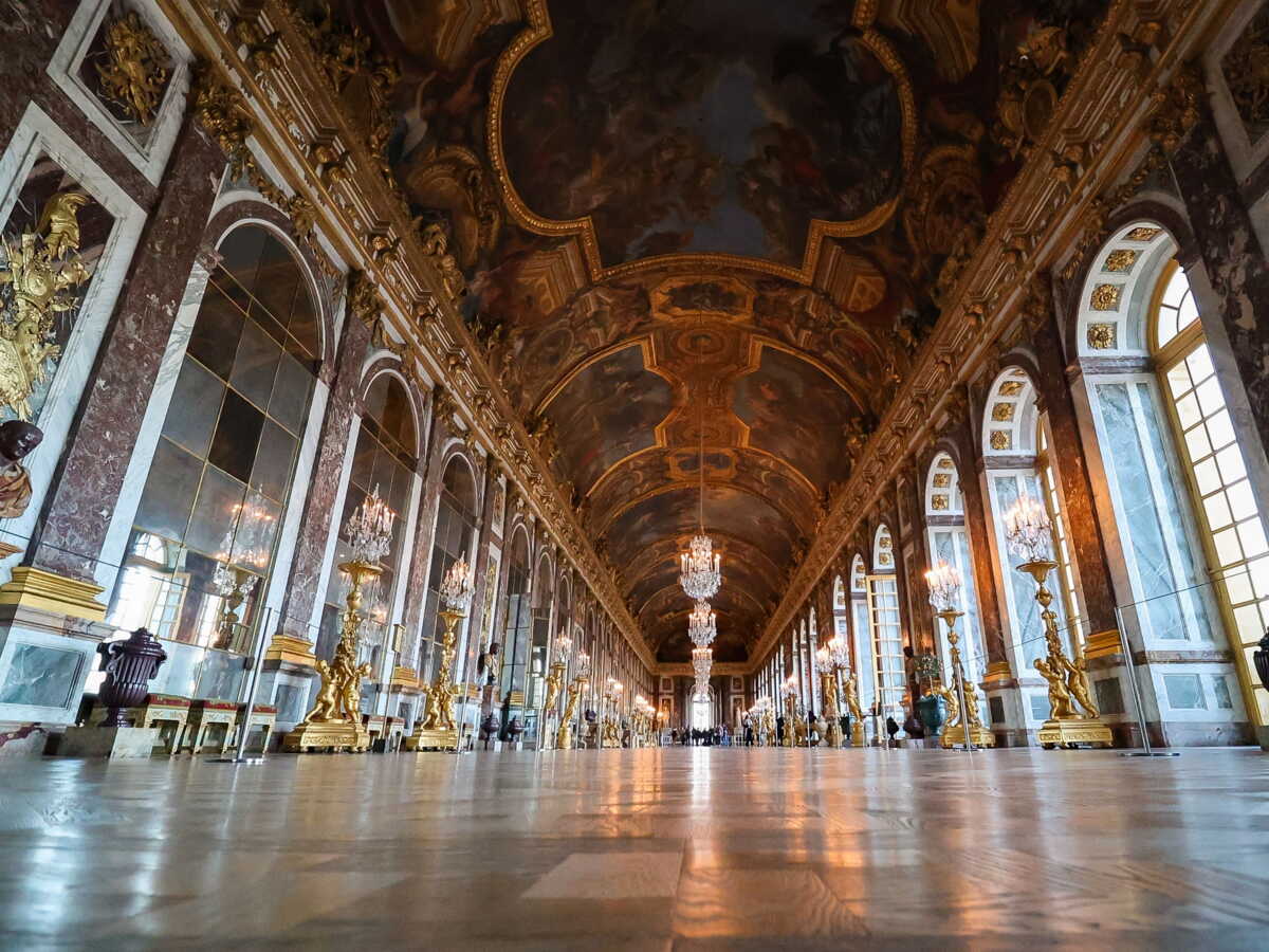La Galerie des Glaces, miroir du pouvoir à Versailles