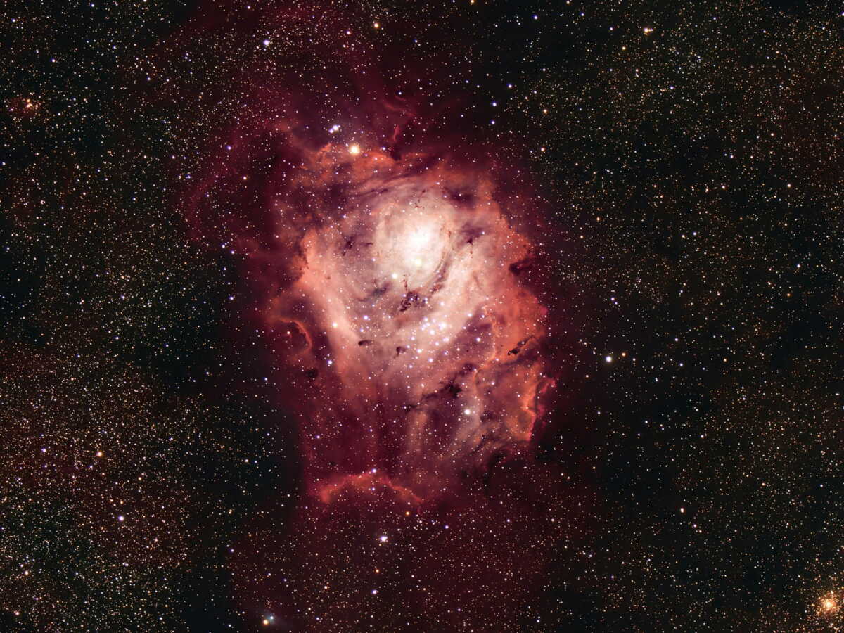 Le mystère des "petits points rouges" dans l'espace résolu par les astronomes?