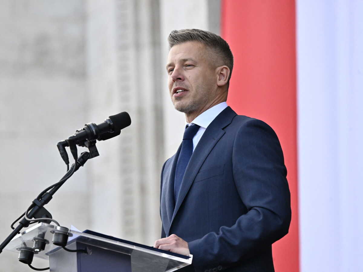 Investiture de Péter Magyar en Hongrie: un ministre pressenti exécute une curieuse danse sur scène