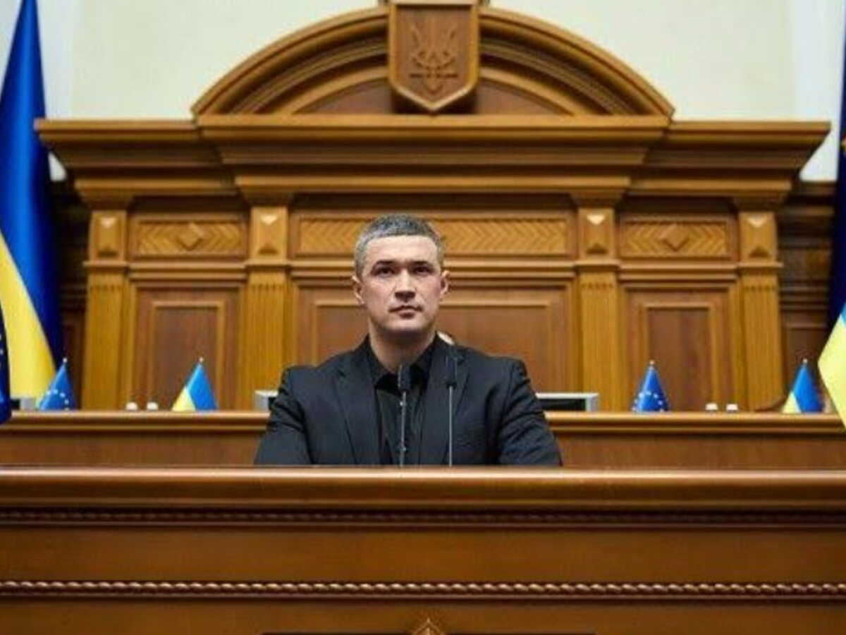 Les Ukrainiens font entendre leur colère dans la rue après le limogeage du populaire Mykhaïlo Fedorov
