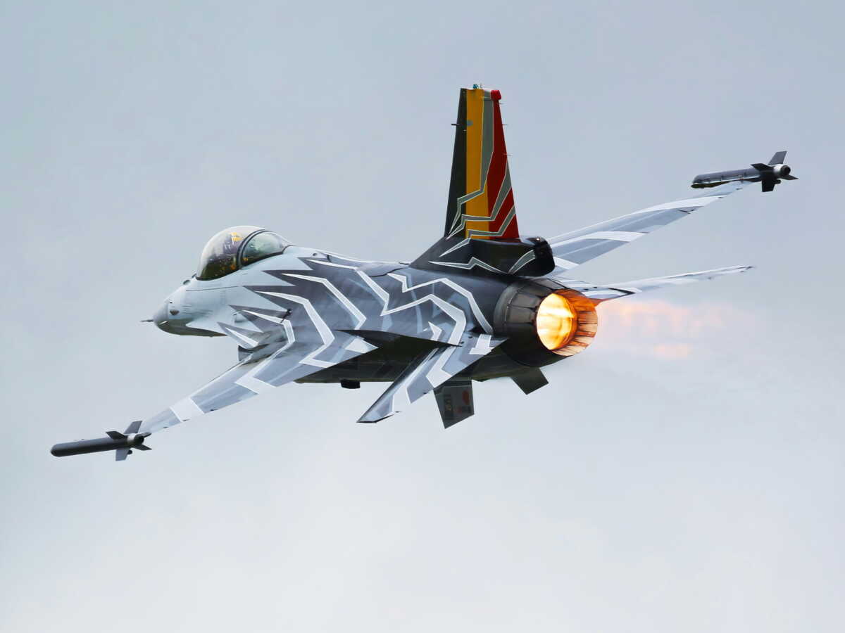 Les jets F-16 ukrainiens sont très efficaces contre les drones russes… quand ils ne sont pas cloués au sol