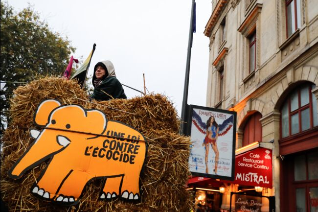 Extinction Rebellion Deuxième Jour De Blocage Au Centre De - 