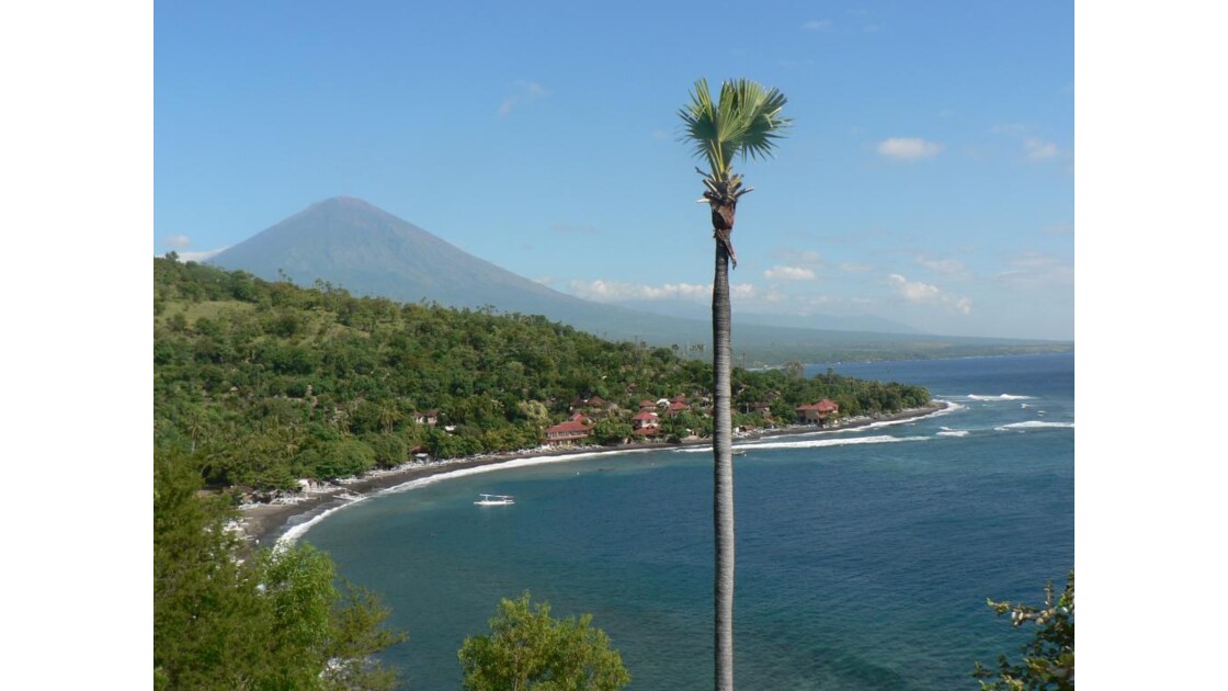  Bali  Amed  Un concentr  de Bali  volcan montagne 