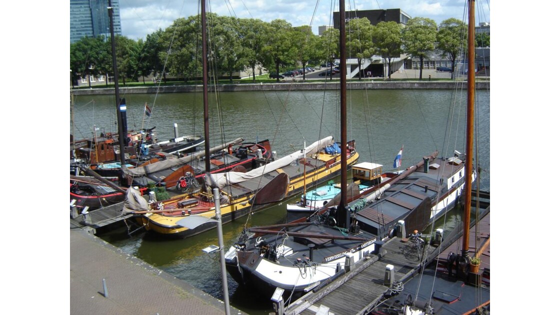 Boat in Amesterdam.JPG