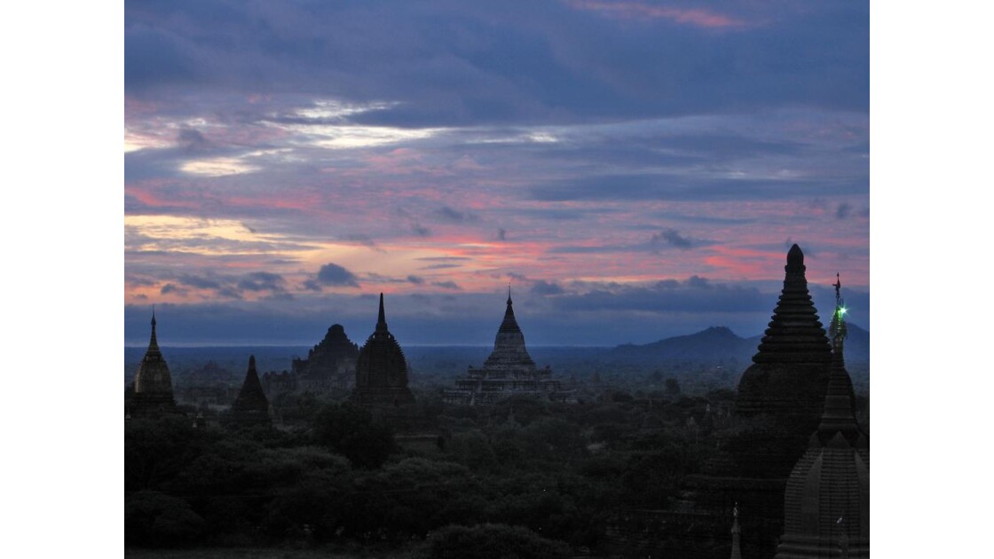au matin, les temples de Bagan