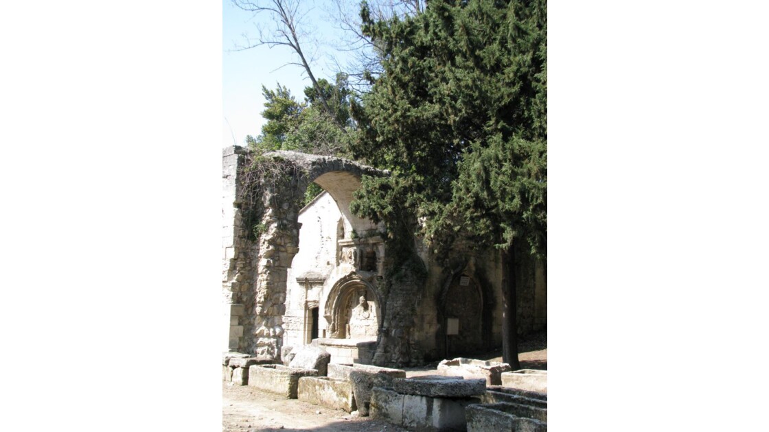 Arles: A l'entrée des Alyscamps