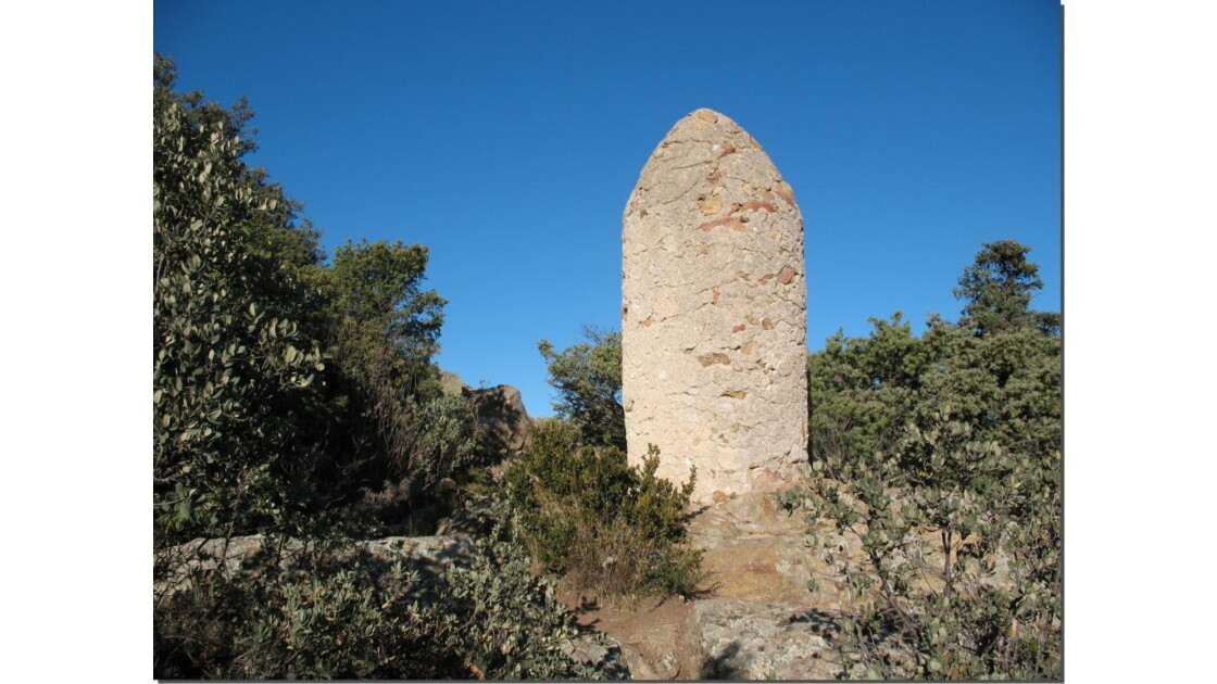 Borne frontière, sur l'emplacement de l'ancienne frontière... Geo.fr