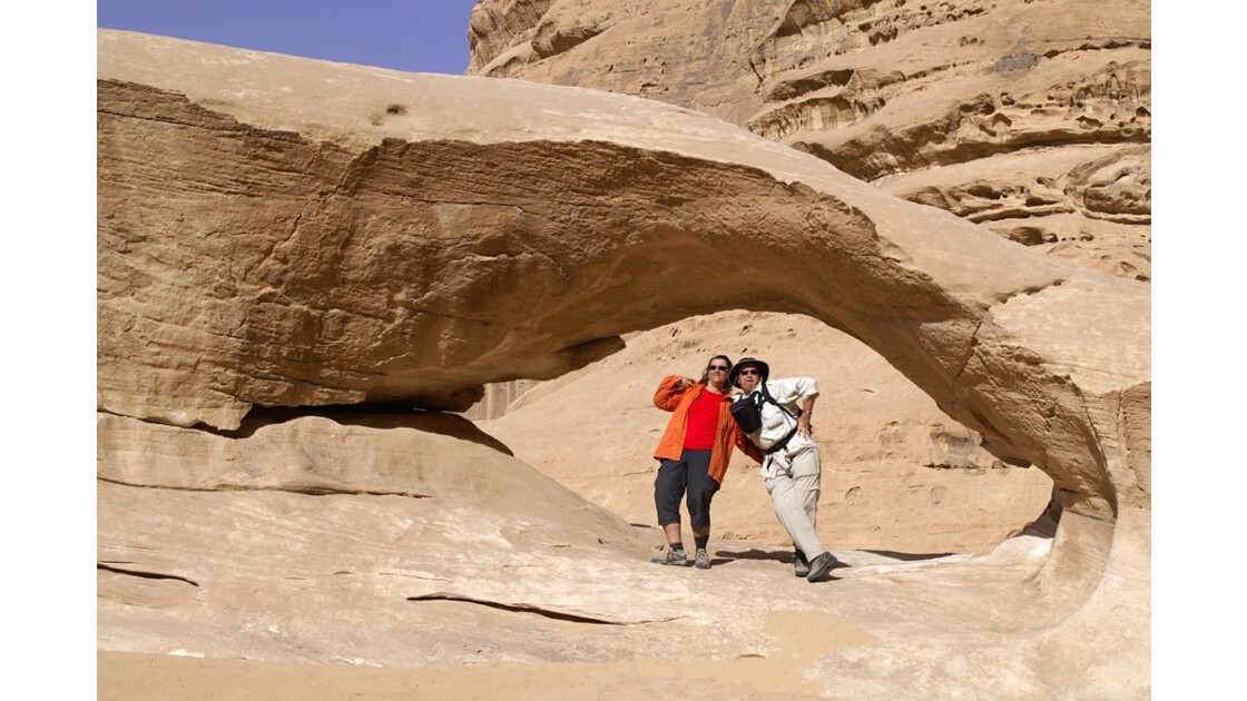 Arche de pierre dans le Wadi Rum