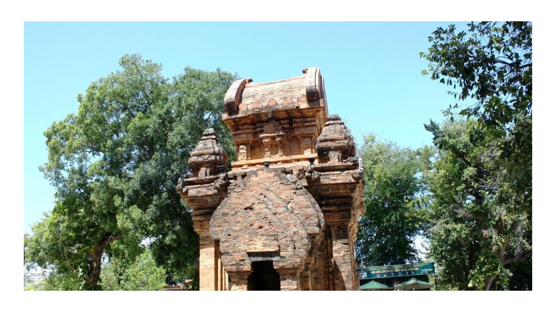 Po Nagar - Détails des Temples