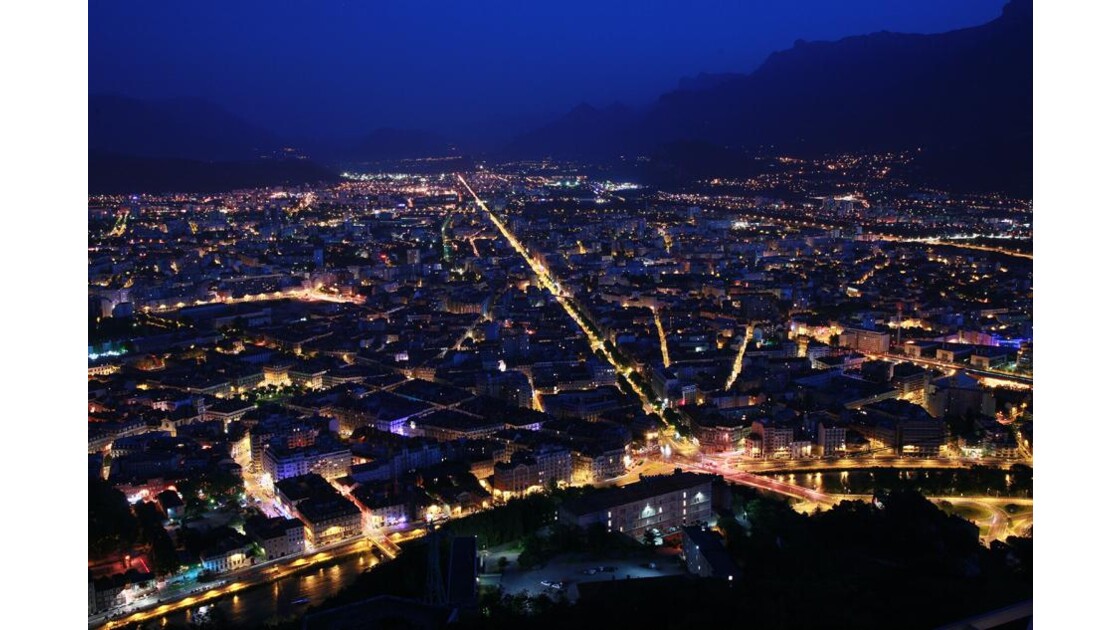 Grenoble la nuit
