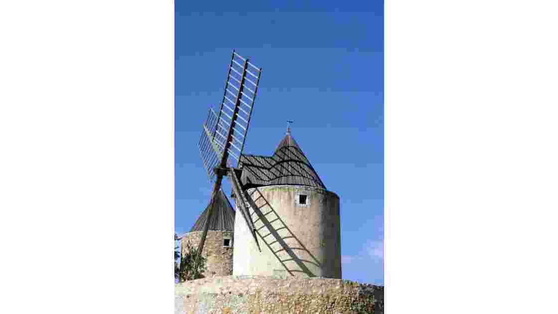Les moulins à vent     de Régusse