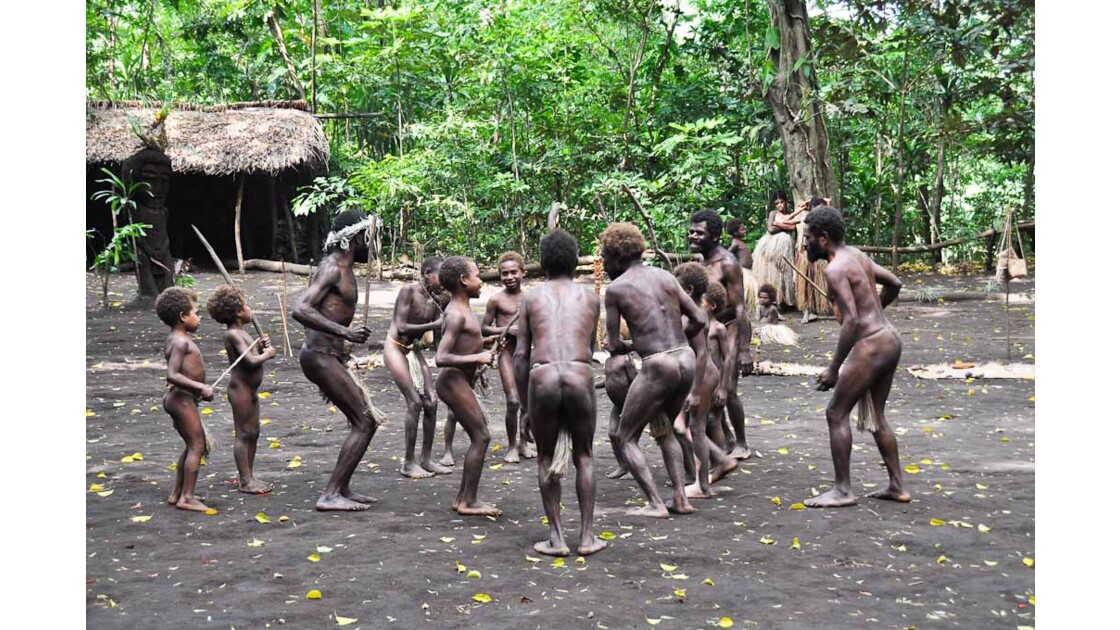Tanna, Village aborigène Lowinio