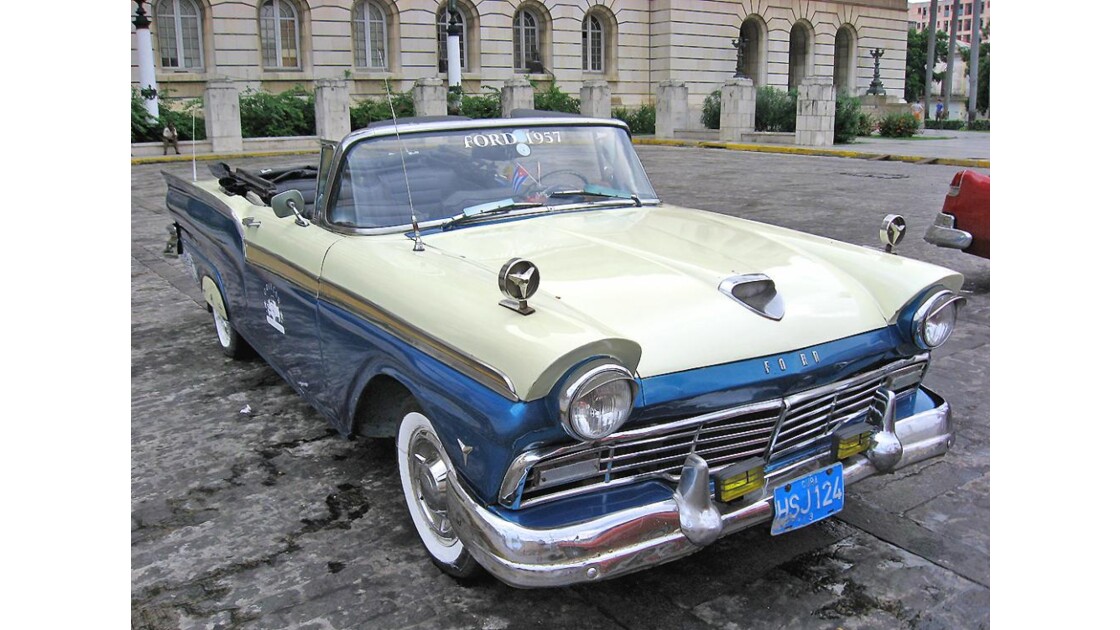 vieille Ford 1957 - Paseo de Marti 10/0