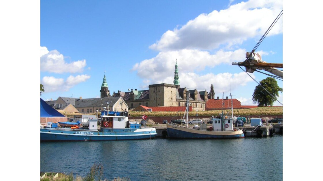 port de pêche et château