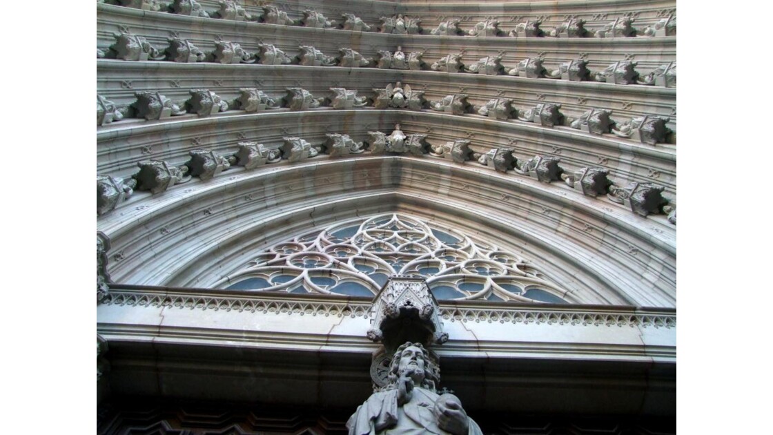 BARCELONE El Gotic cathédrale parvis