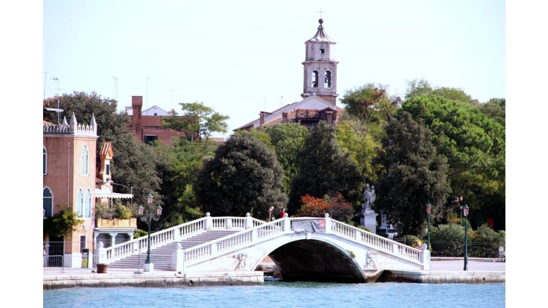 "Un des petits ponts à Venise ..."