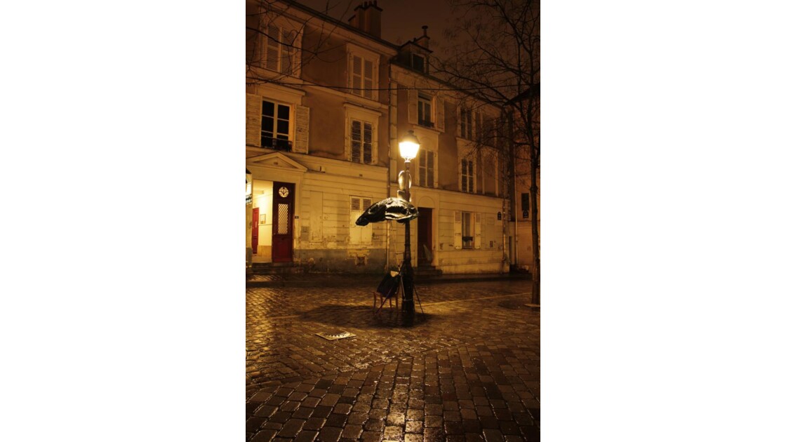 Montmartre_la_place_du_les_peintres.JPG