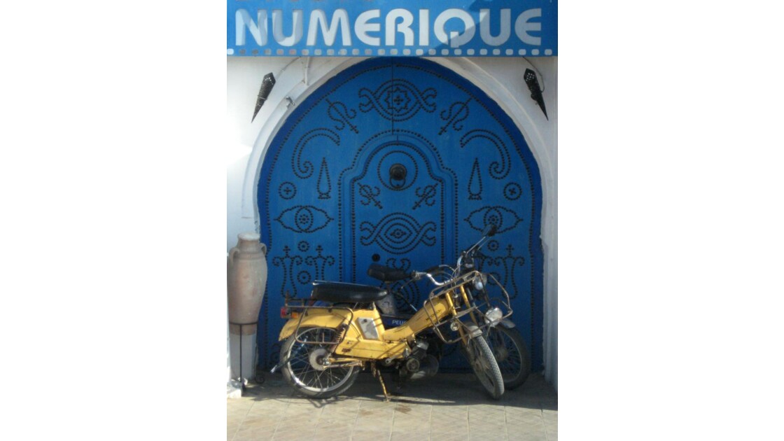 La porte à la mobilette - Djerba,Tunisi