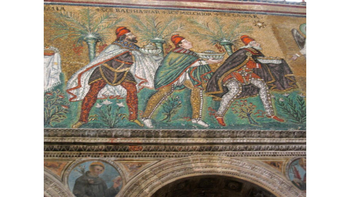 St Apollinaire Nuovo , les Rois Mages présentent leur... Geo.fr