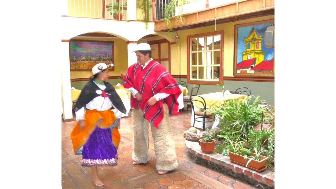 Equateur- CUENCA - Costumes du PAYS