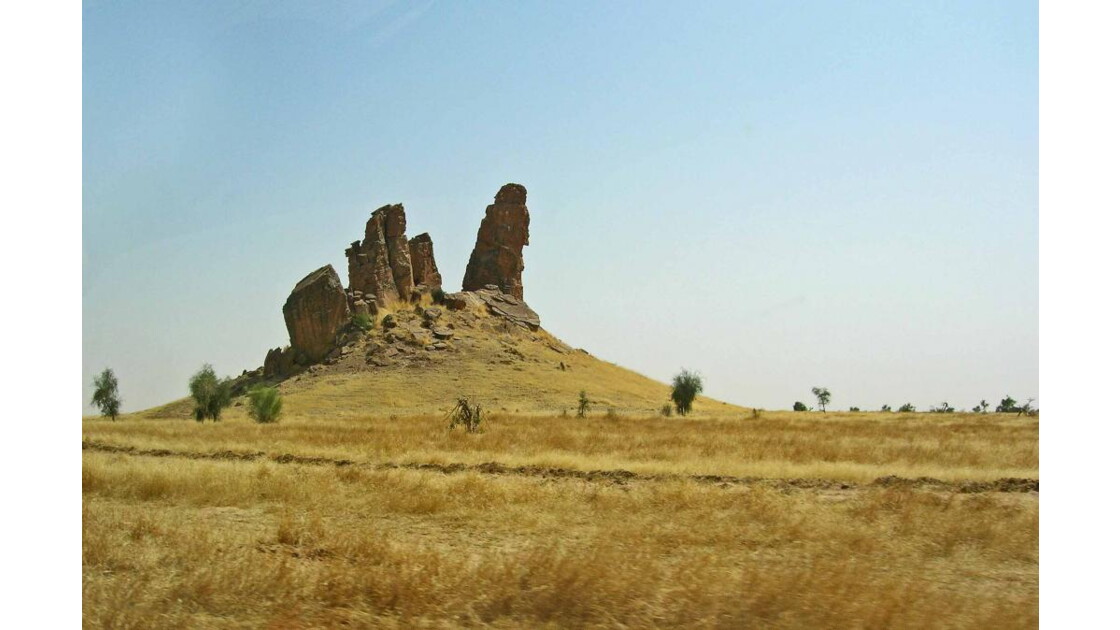 Piton rocheux en Mauritanie, Piton rocheux dans le... Geo.fr