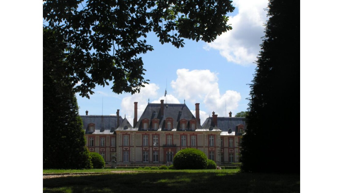 château de Breteuil vu du fond du parc