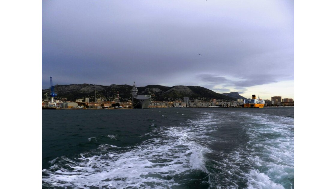 Rade de Toulon : port militaire et ferr
