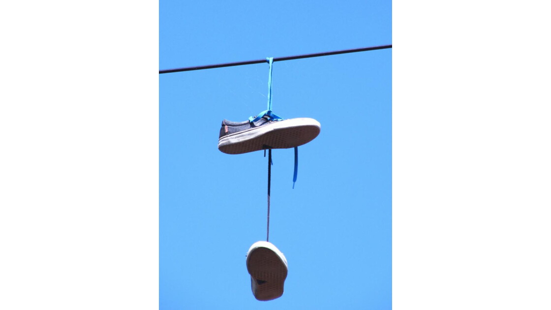 Chaussures sur ligne électrique, Geo.fr