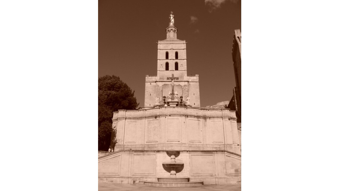 Avignon___Palais_des_Papes___sepia_3.JP
