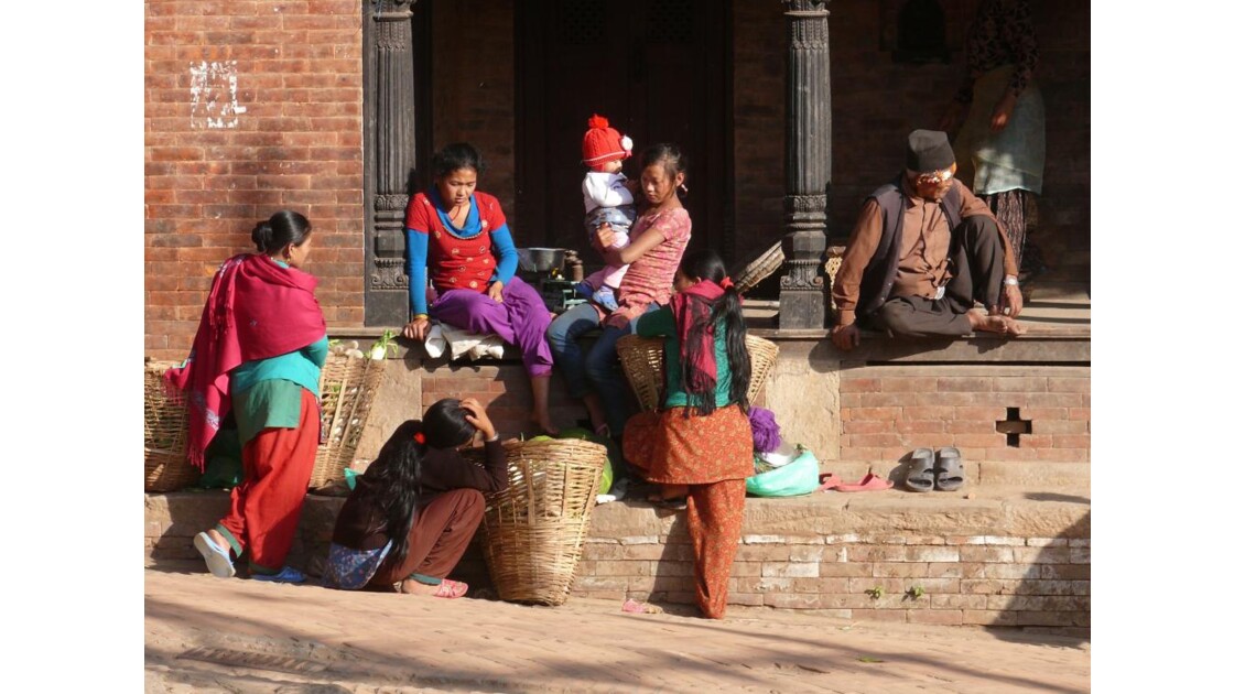 Scène de rue à Bhaktapur