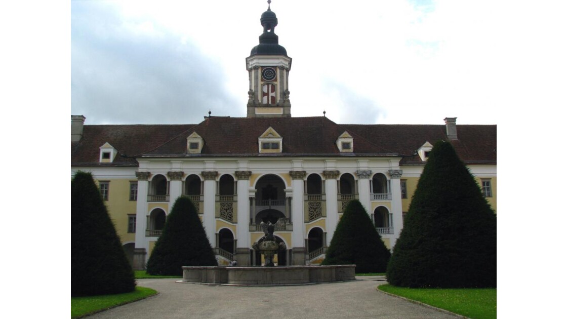 Abbaye St Florian: cour d' honneur